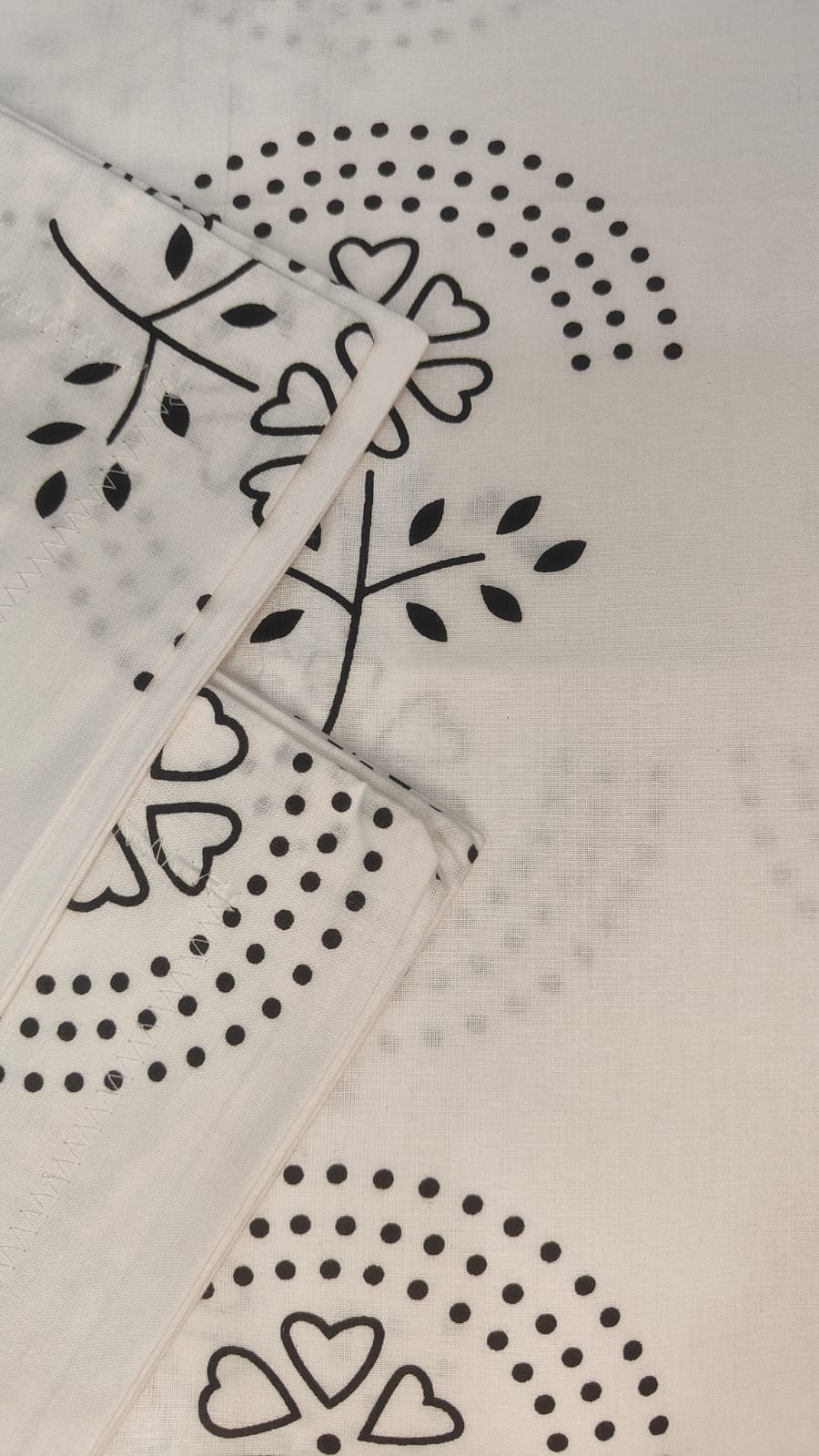 Monochrome Dot Bloom – 300 TC Pure Cotton Bedsheet (King Size)