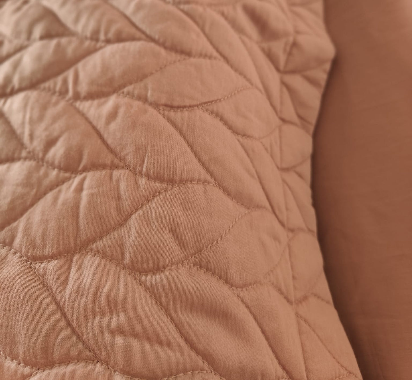 Cameo Rose – 400 TC Luxury Bedsheet Set with Quilted Pillow Covers