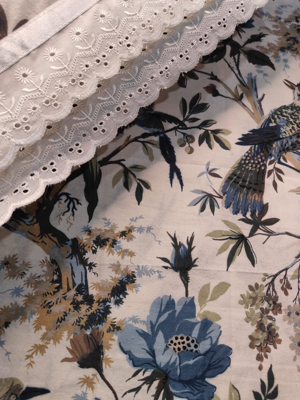 Feather Bloom – Lace Bedsheet Set (108×108")