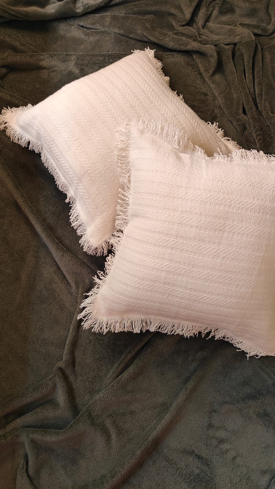 Ivory White Tufted Fringe Cushion (Set of 2)