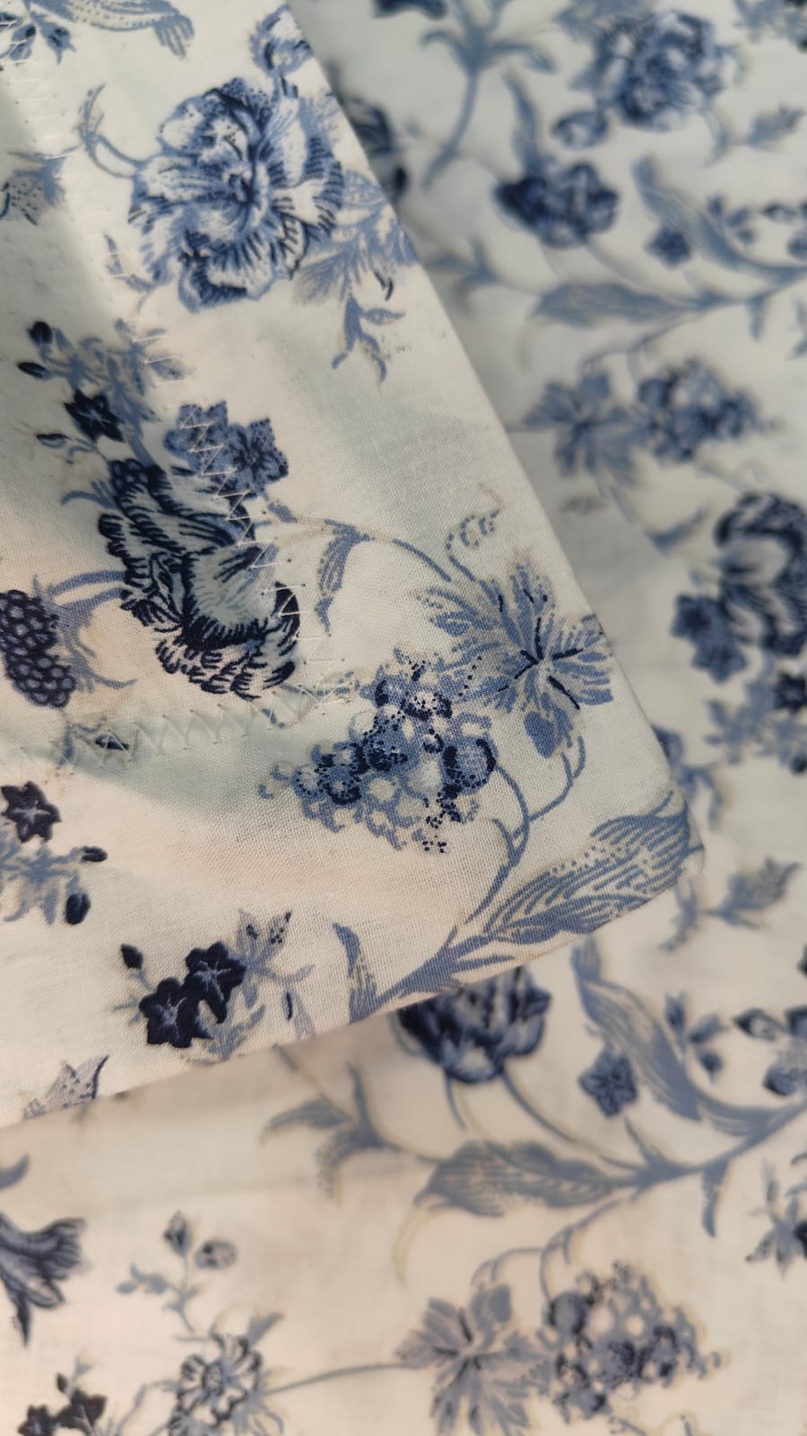 Midnight Meadow – Indigo Blue Floral Cotton Bedsheet Set (King Size)