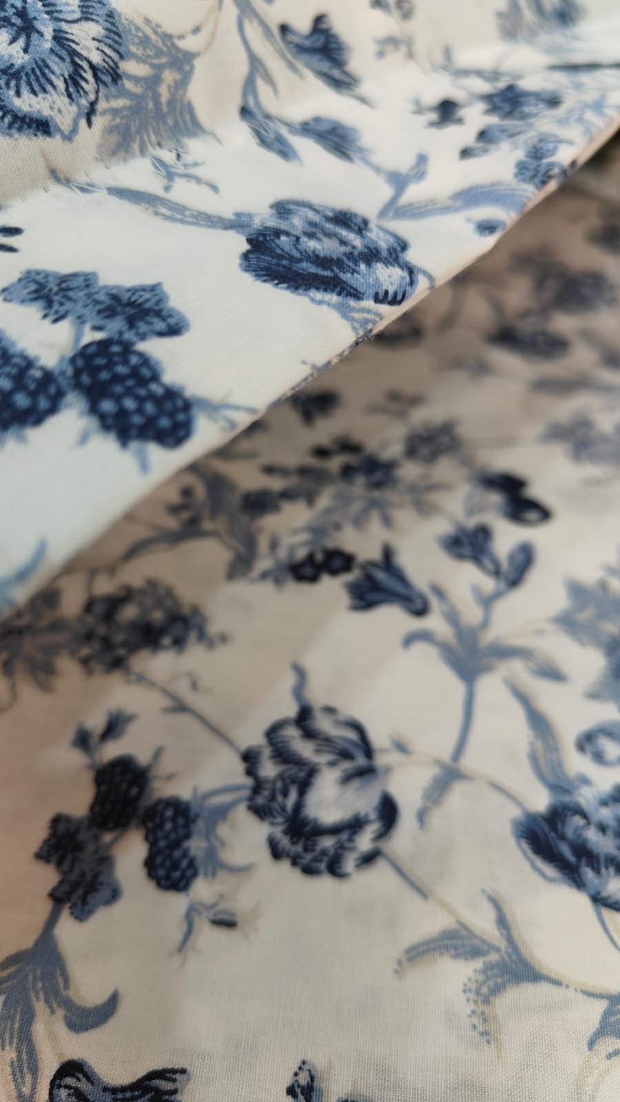 Midnight Meadow – Indigo Blue Floral Cotton Bedsheet Set (King Size)