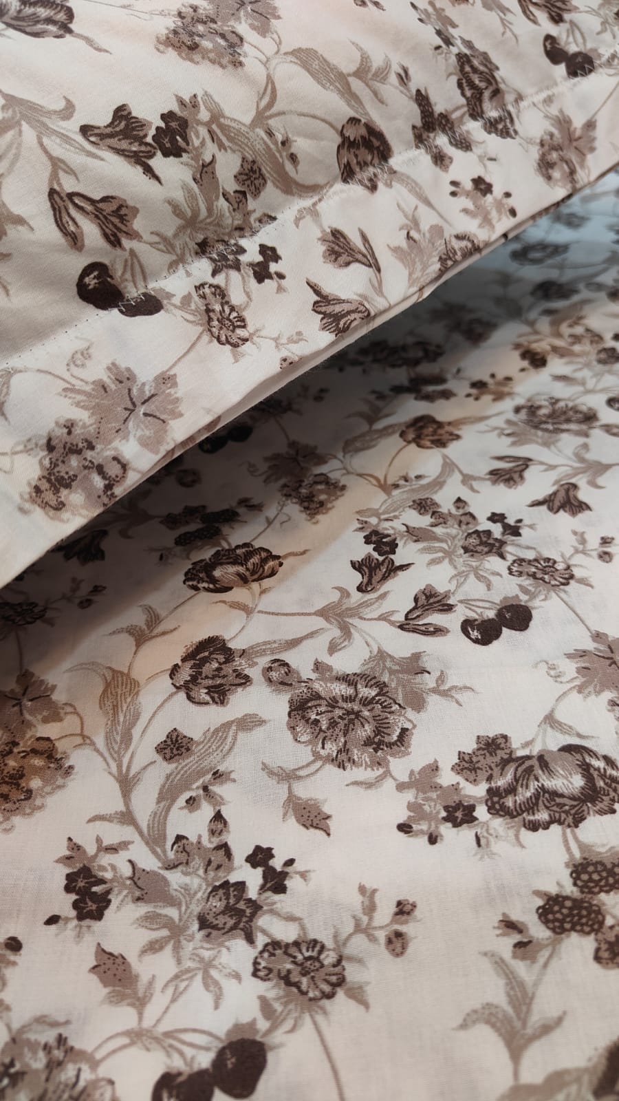 Chestnut Bloom – Brown Floral Cotton Bedsheet Set (King Size)