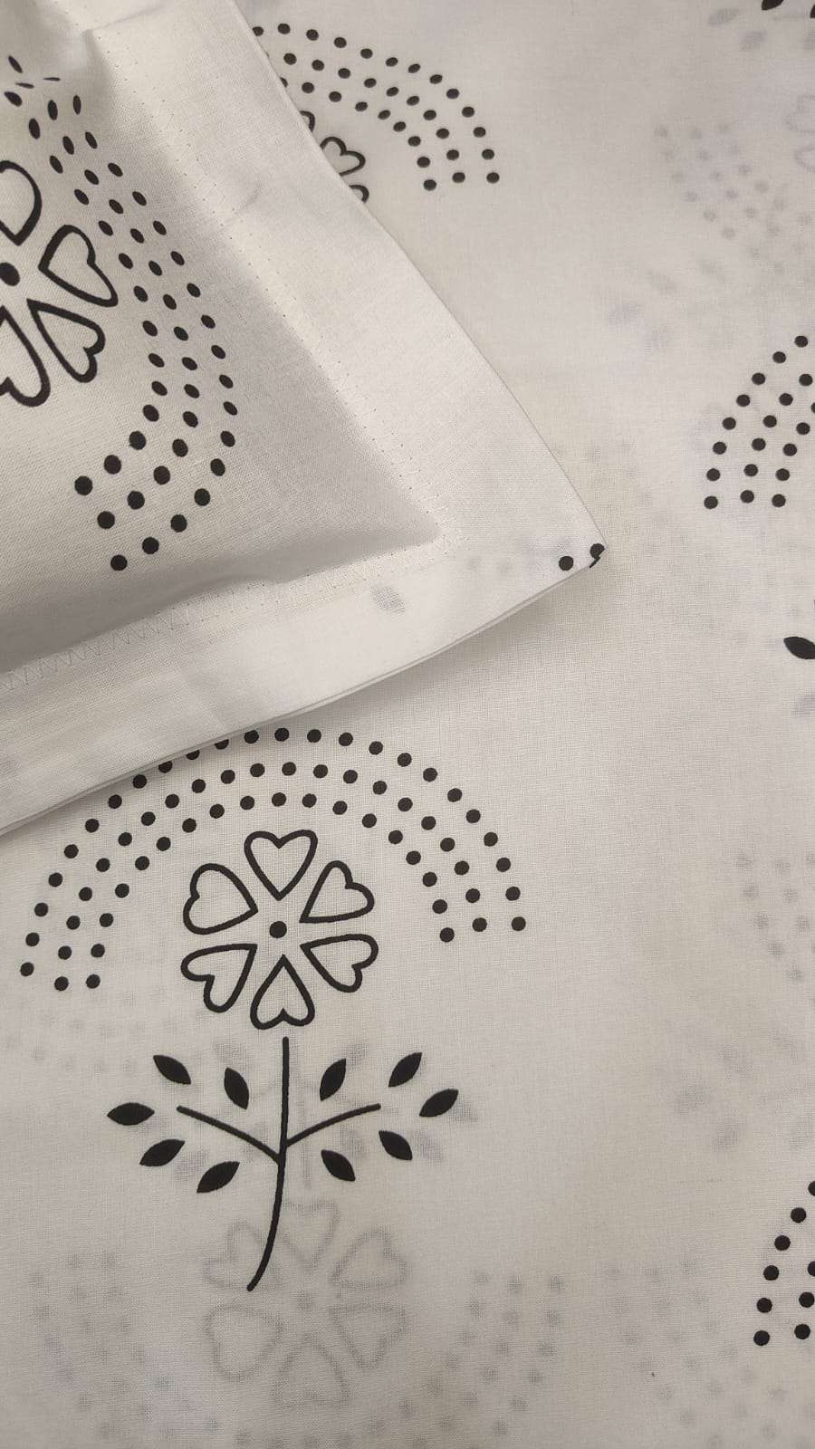 Monochrome Dot Bloom – 300 TC Pure Cotton Bedsheet (King Size)