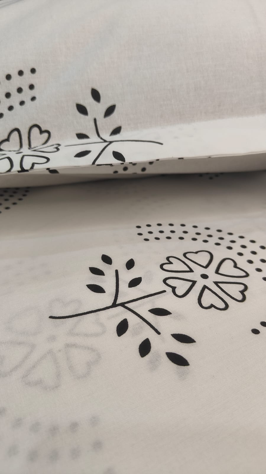 Monochrome Dot Bloom – 300 TC Pure Cotton Bedsheet (King Size)