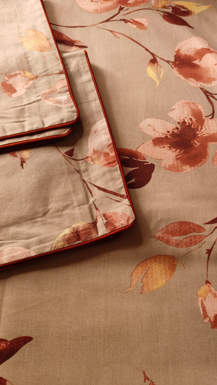Blush Cedar – 210 TC Pure Cotton Bedsheet Set with Crimson Piping