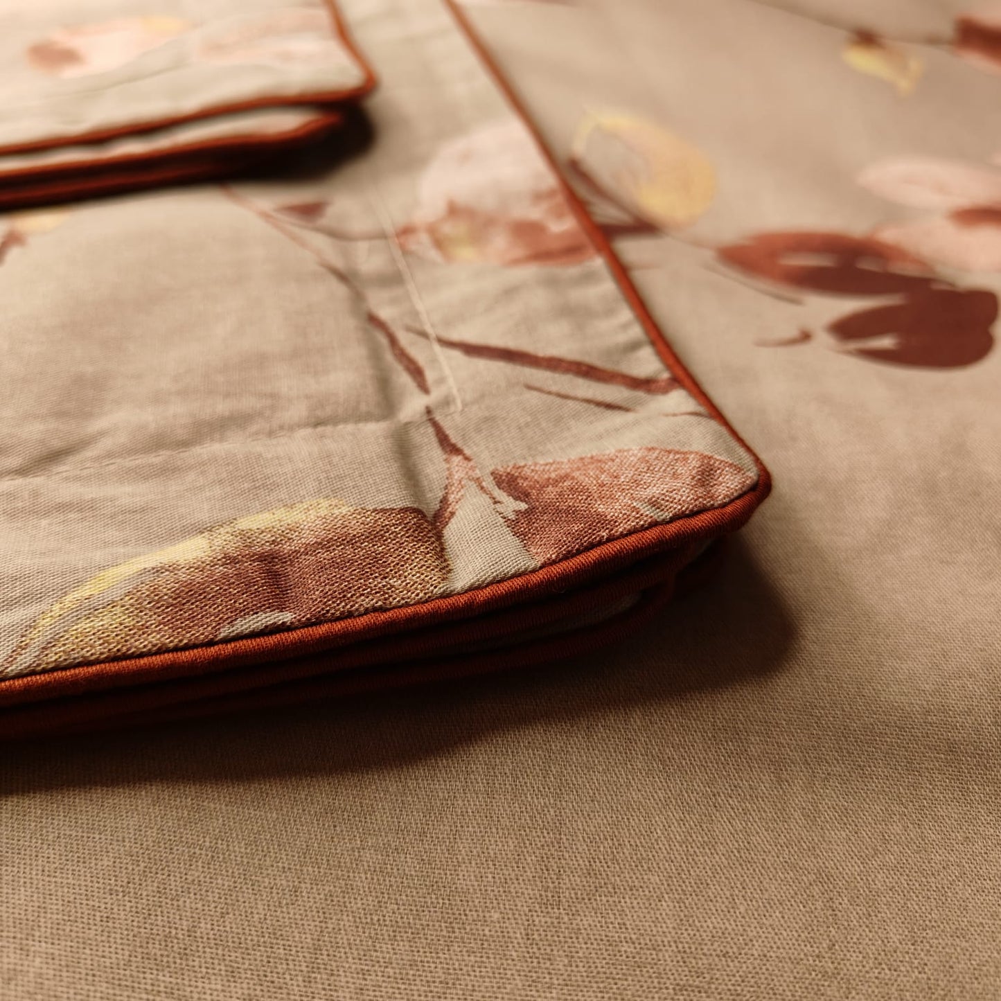 Blush Cedar – 210 TC Pure Cotton Bedsheet Set with Crimson Piping