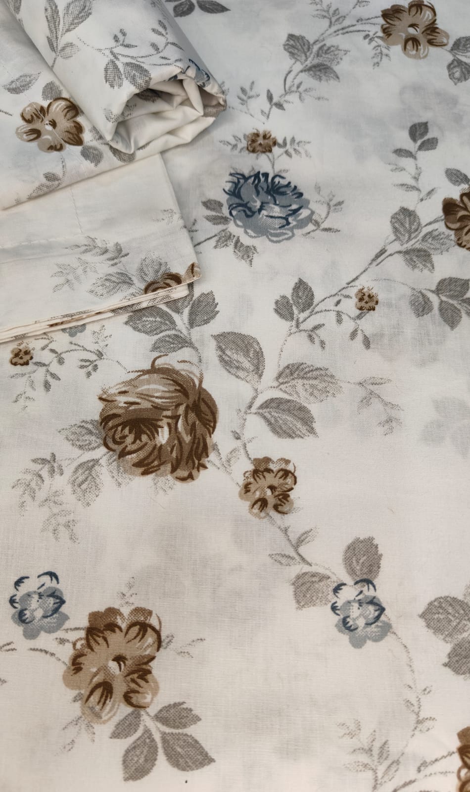 Ivory Bloom – 210 TC Percale Cotton Bedsheet Set