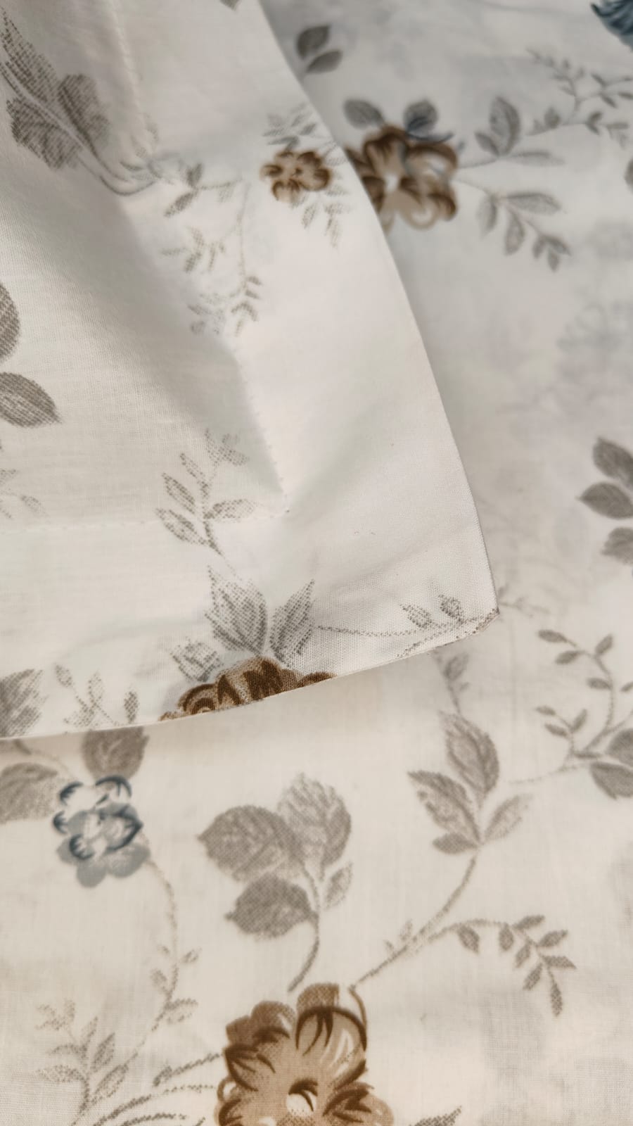 Ivory Bloom – 210 TC Percale Cotton Bedsheet Set