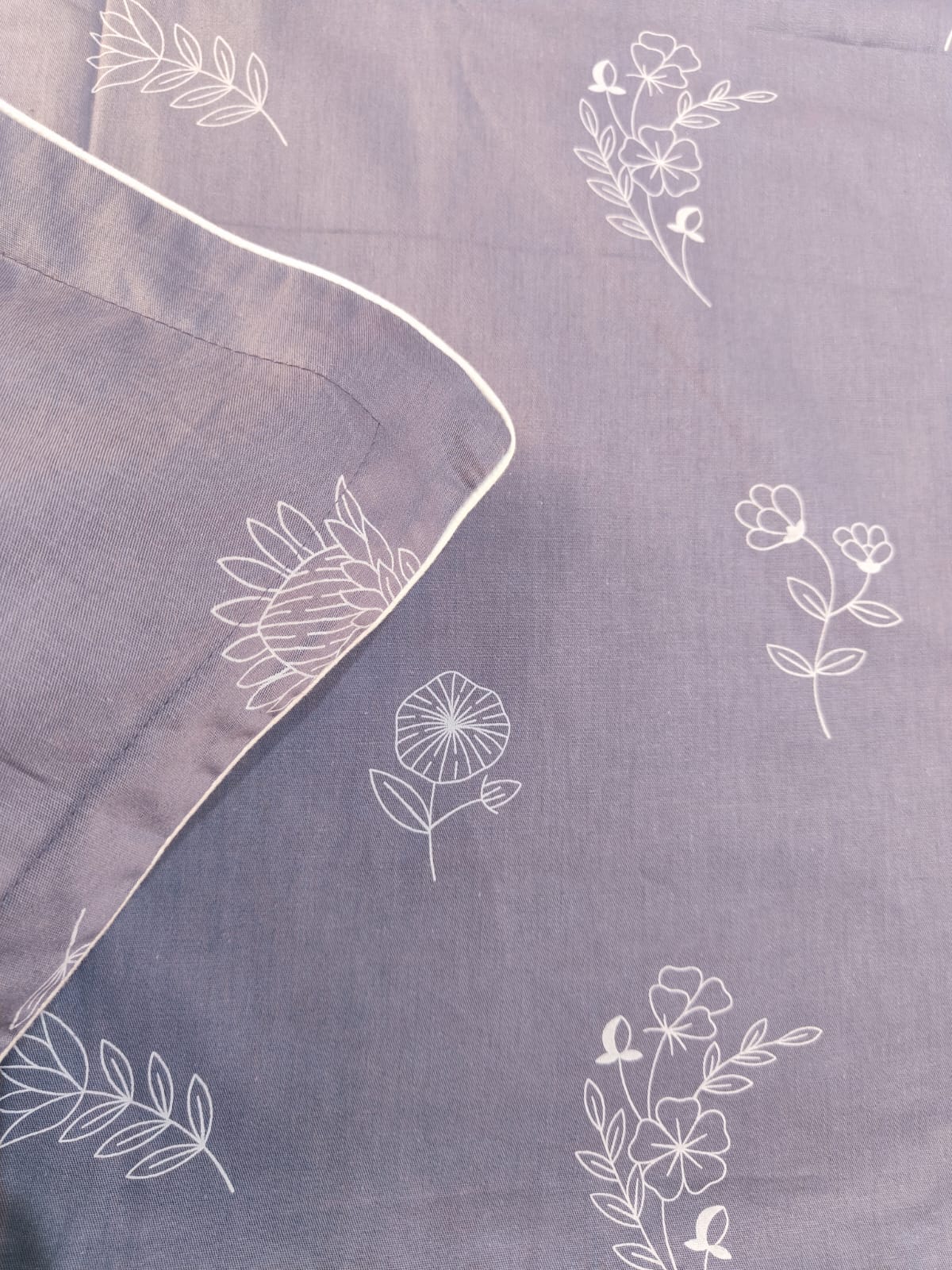 Lavender Bloom – 210 TC Pure Cotton Bedsheet Set