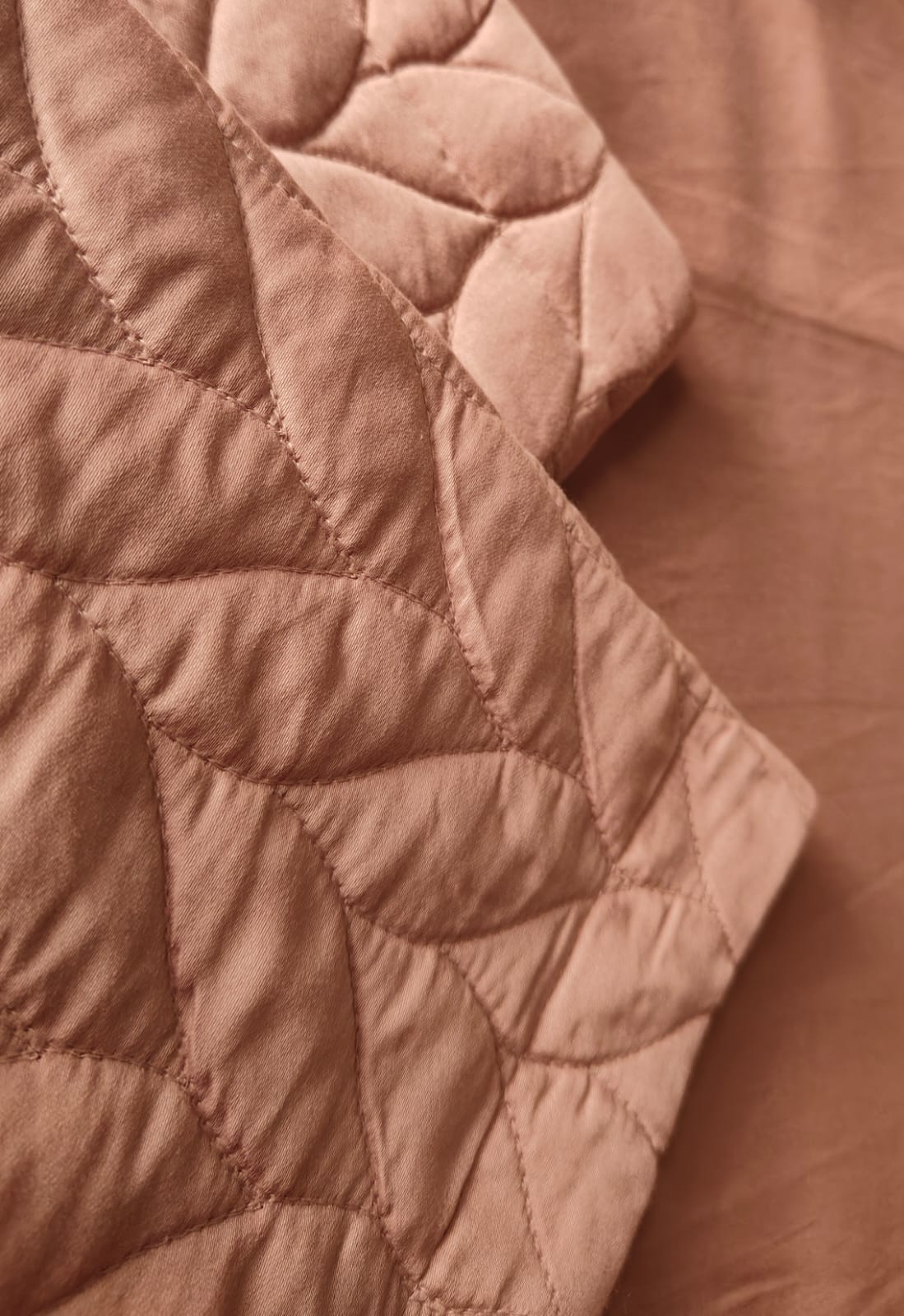 Cameo Rose – 400 TC Luxury Bedsheet Set with Quilted Pillow Covers