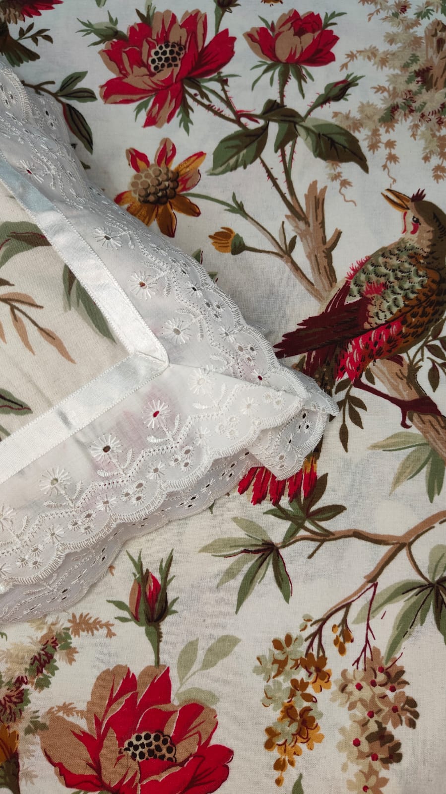 Scarlet Bloom – Lace Bedsheet Set (108×108")