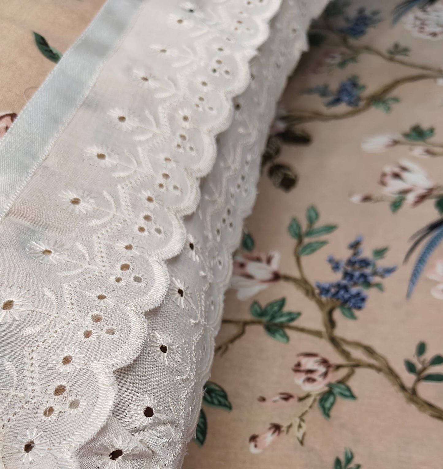 Lilac Perch – Lace Bedsheet Set (108×108")
