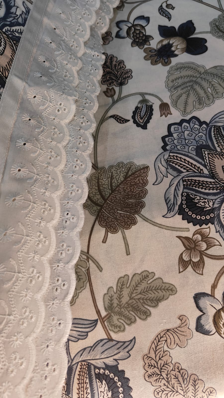 Vintage Bloom – Lace Bedsheet Set (108×108")